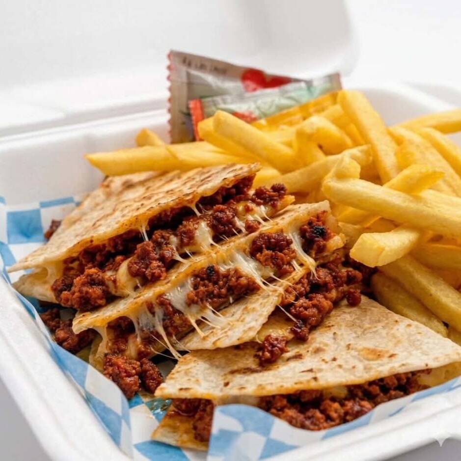 Sincronizadas de Chorizo con Papas a la Francesa