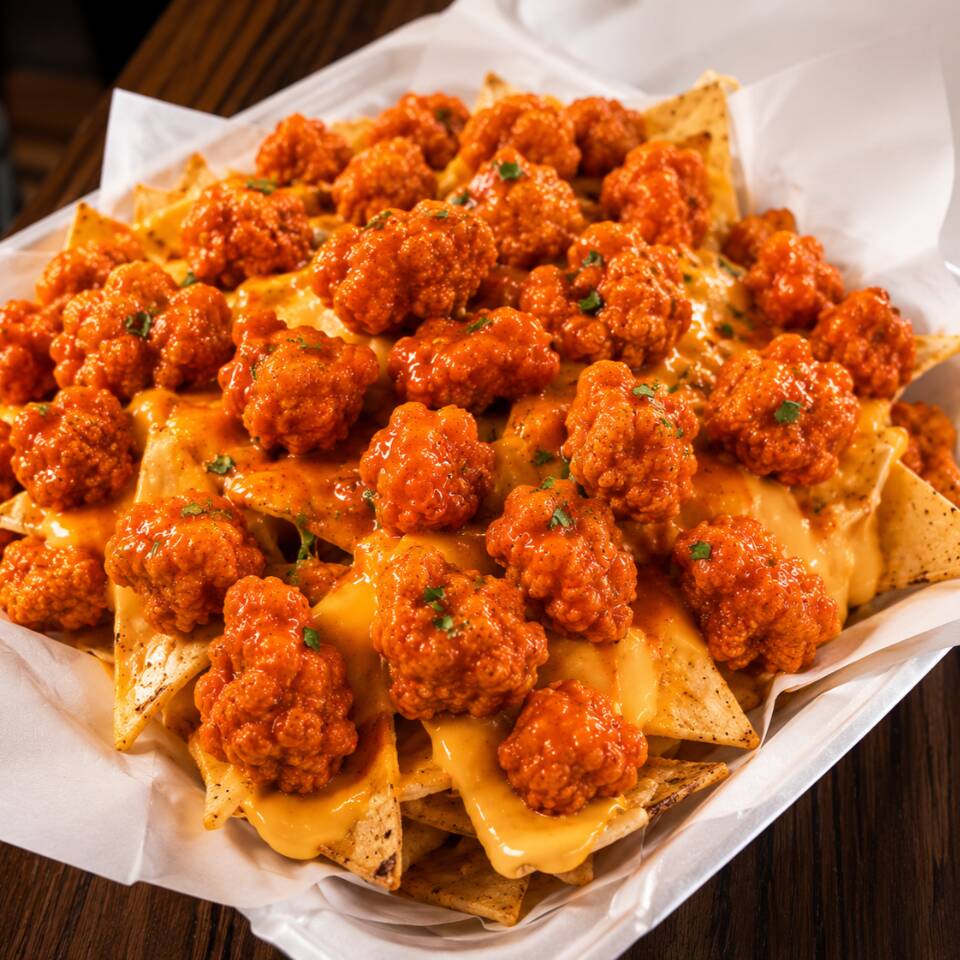 NACHOS CARGADOS CON POP CORN CHICKEN
