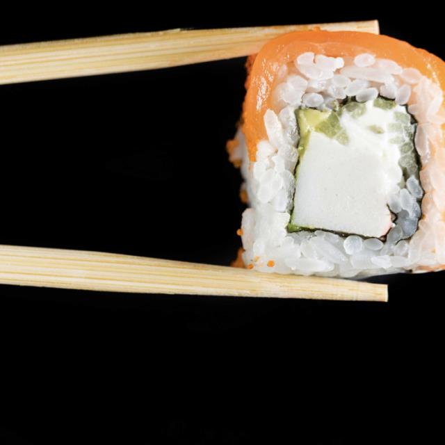 SALMON ROLL