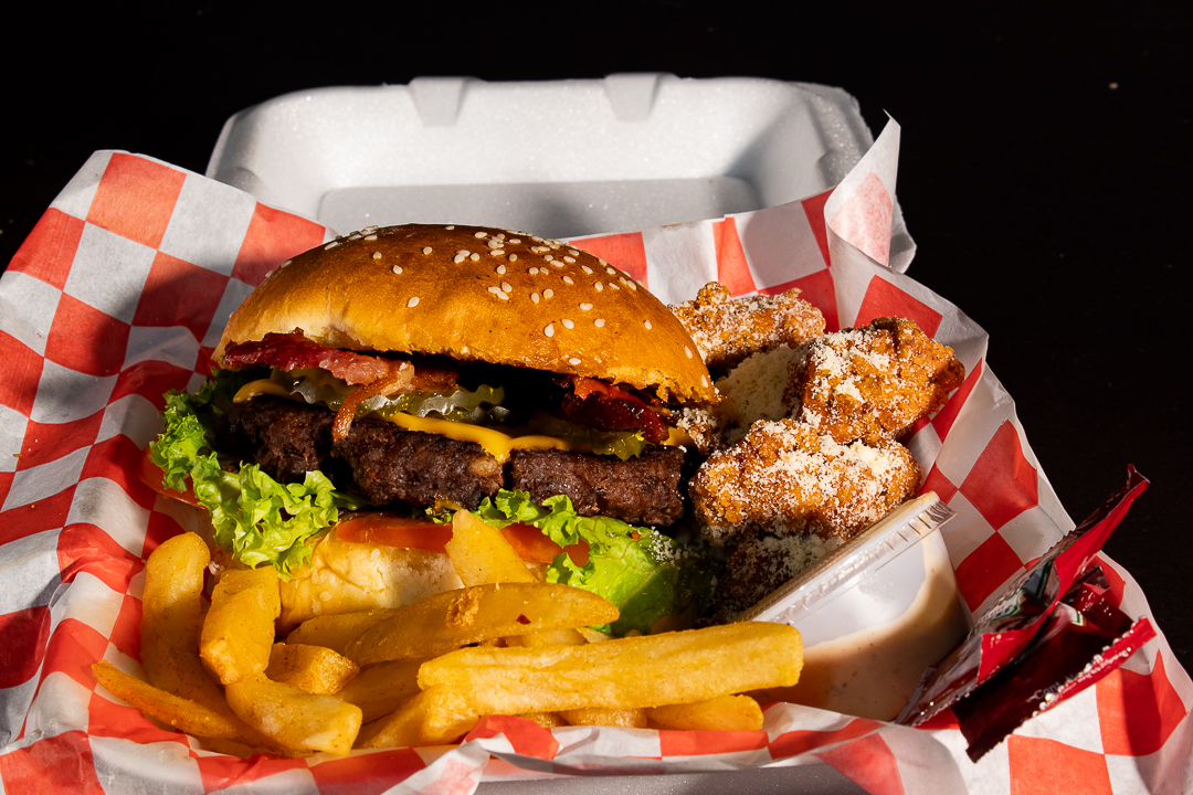 Hamburguesa + Boneless + Papas