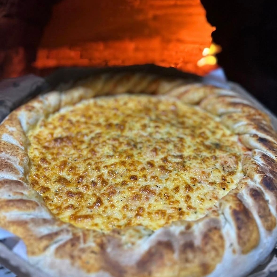 MUSSARELA E ORÉGANO.