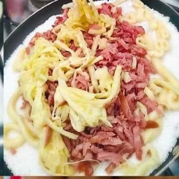 Tapioca recheada com presunto,mussarela,.