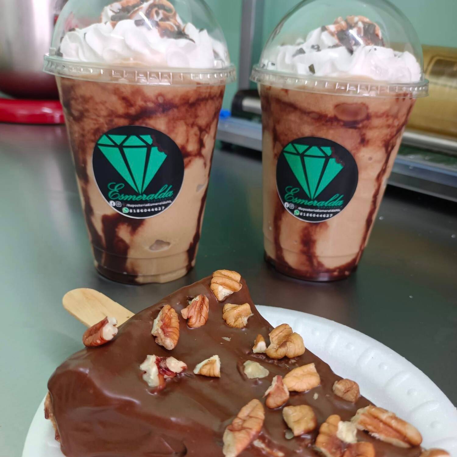 COMBO PAREJA: Frappés y cheesecakes
