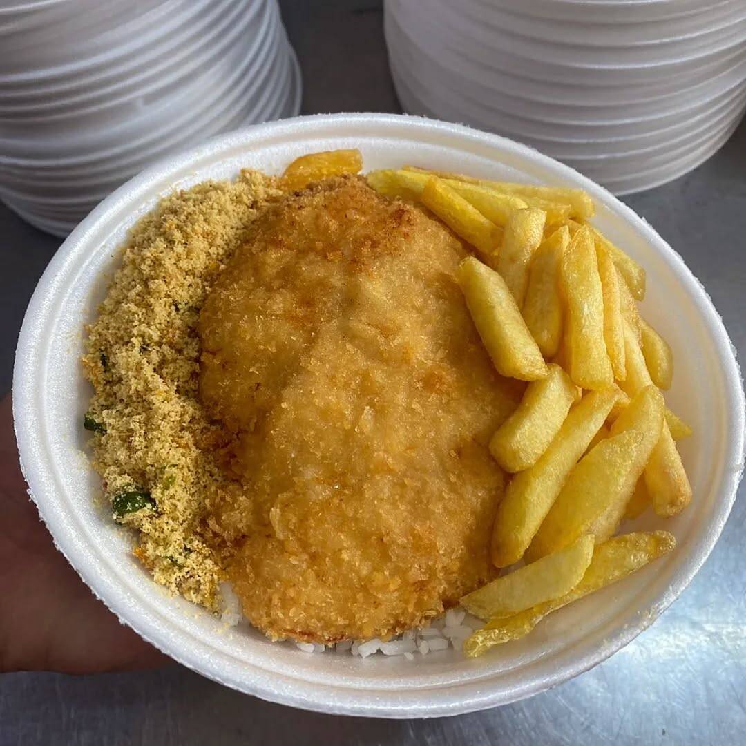 Arroz, feijão, macarrão e farofa.