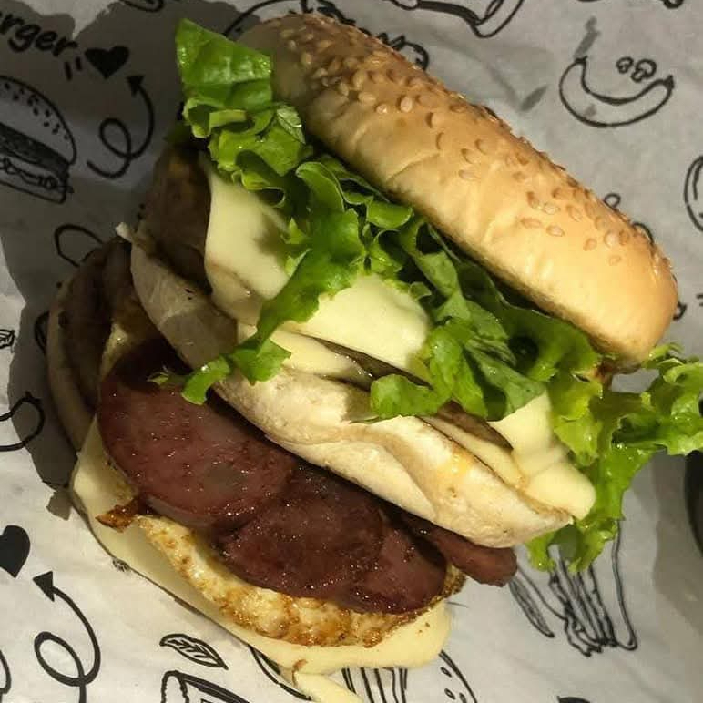 2 carne 2 queijo bacon linguiça, ovo molho e salada