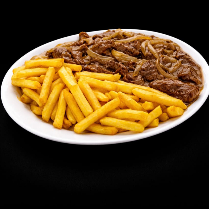 Filé mignon acebolado e fritas
