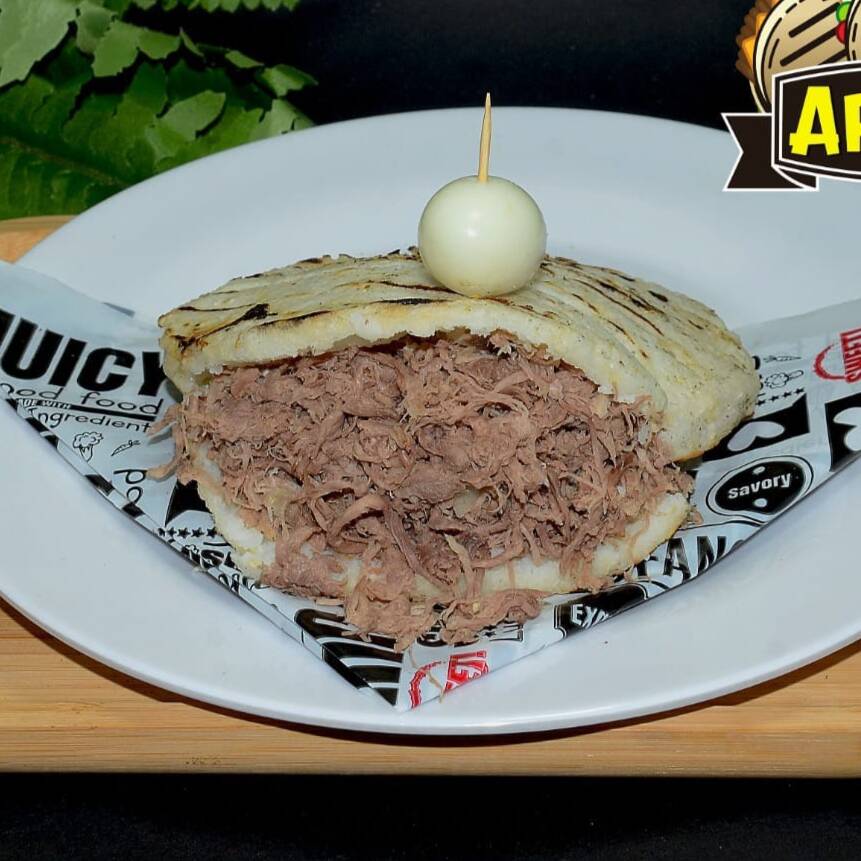 Arepa Con Carne