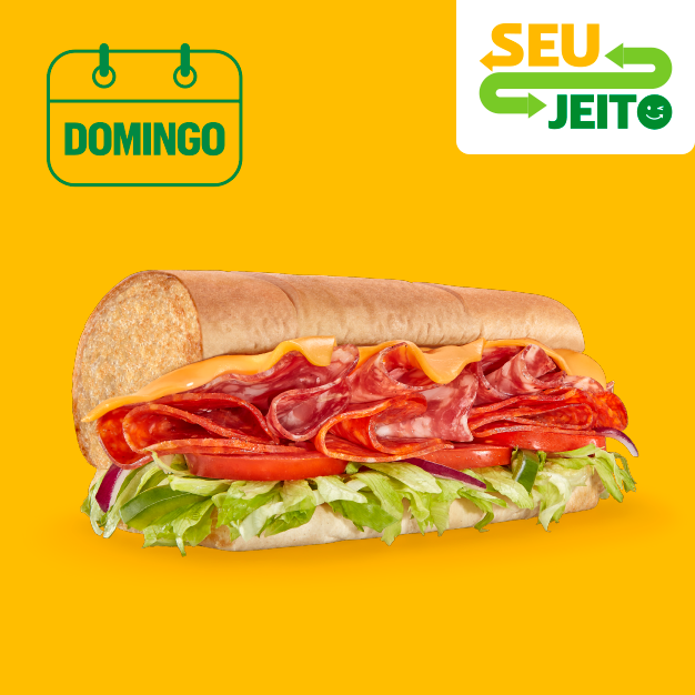 Mamma mia! Salada com fatias de salame e pepperoni