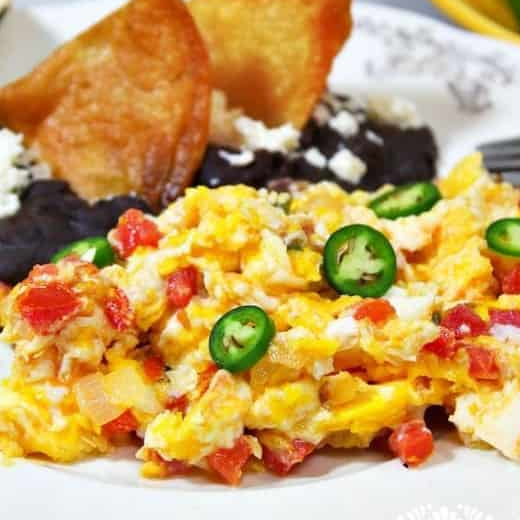 HUEVO REVUELTO A LA MEXICANA