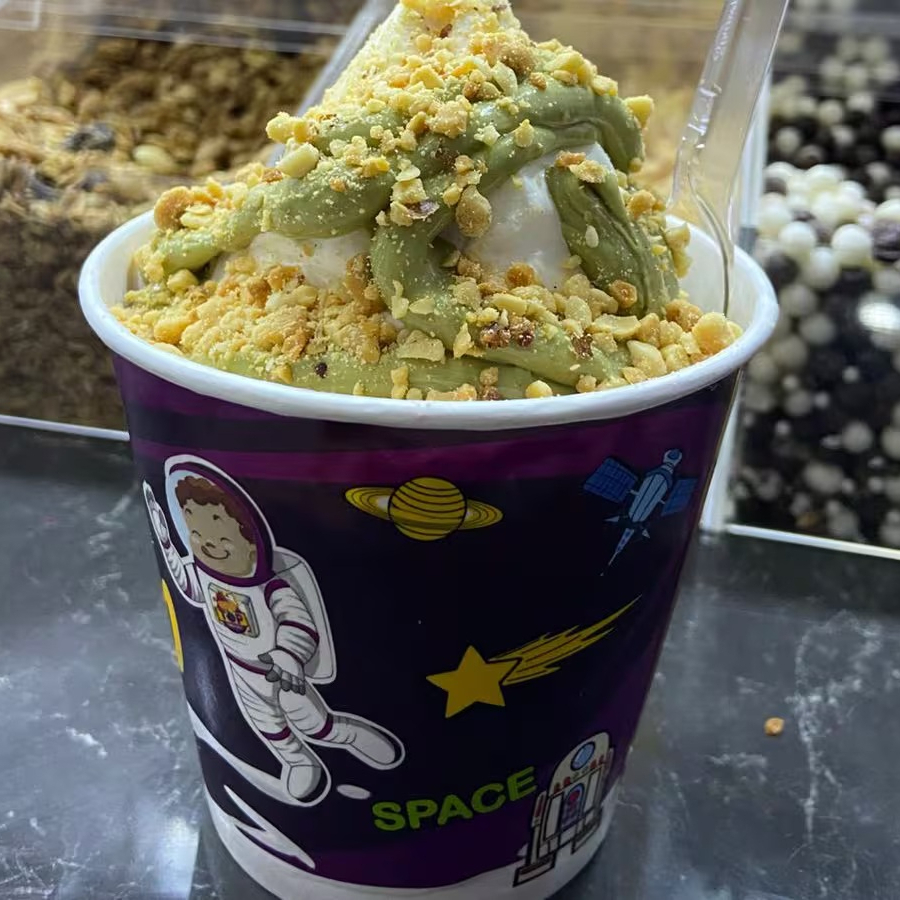 Baunilha, creme de pistache e amendoim. Copo de 300ml