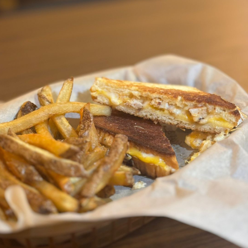 Grilled Cheese con Pollo