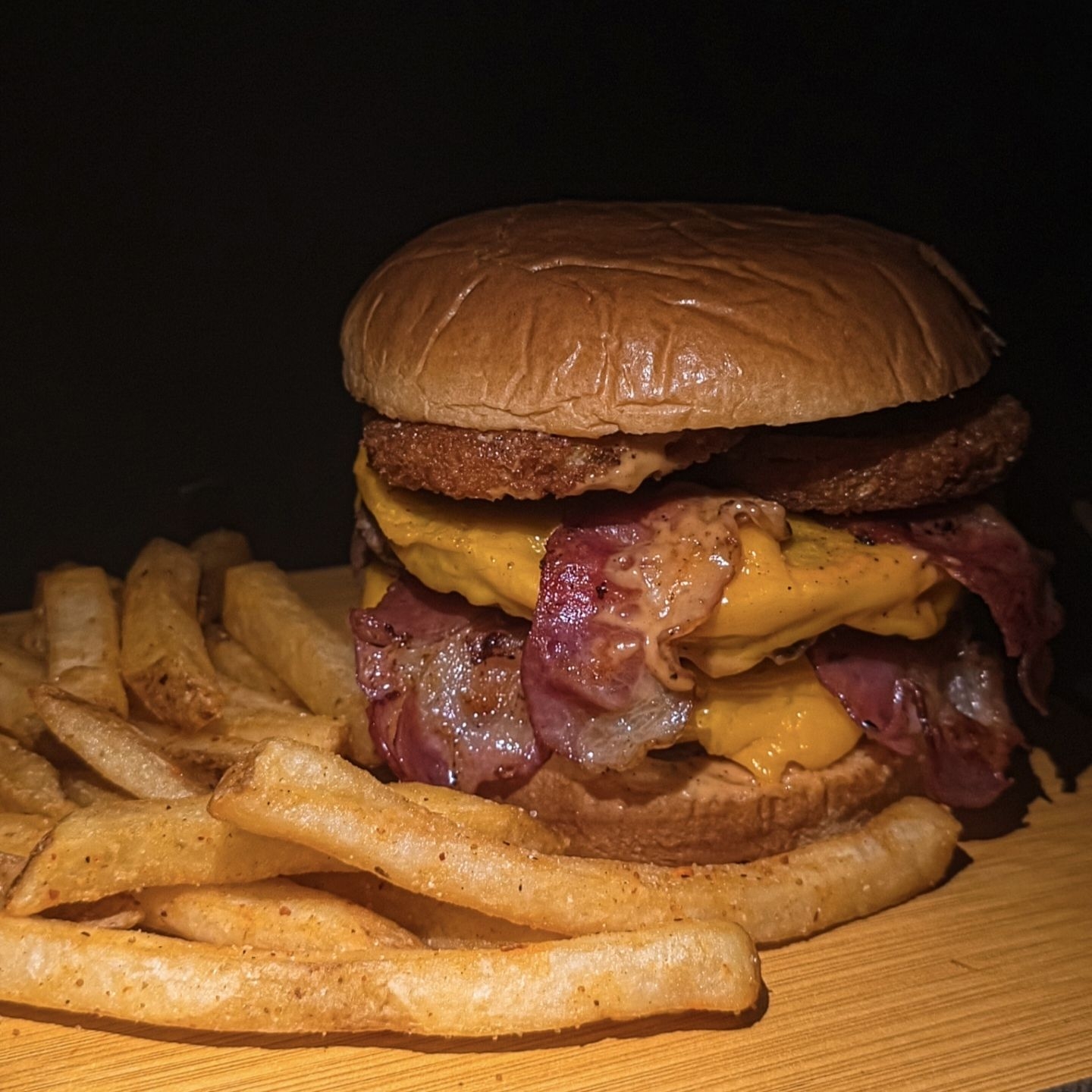 Double Bacon ChesseBurguer Con papas fritas