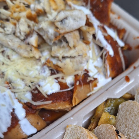 Chilaquiles Rojos con Arrachera