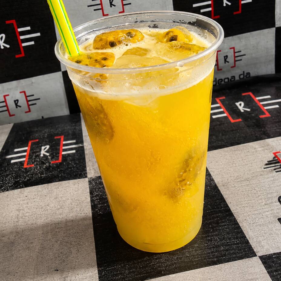 Nada combina mais com o seu dia do que uma caipirinha gelada. Peça agora!
