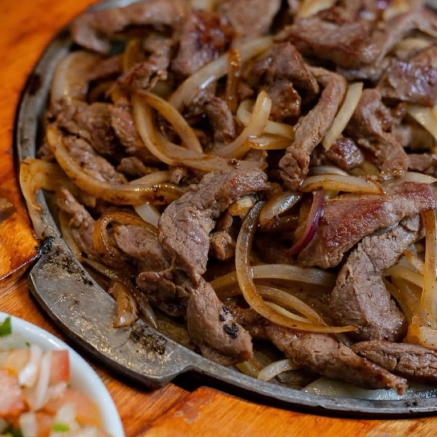 Acompanhamento: Baião de dois, Salada, Tropeiro e Farofa