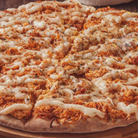 Molho de tomate, mussarela, frango, catupiry, azeitonas, orégano.