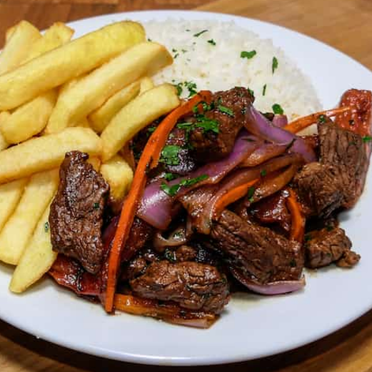 Lomo Saltado de Carne + Pepsi 300 Ml
