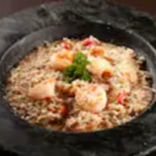 Arroz arbório, parmesão, camarões e ervas finas.