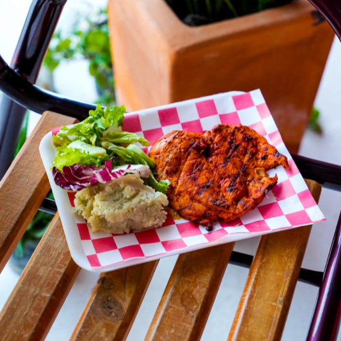 MILANESA DE POLLO CON MOSTAZA CON PURE DE PAPA.