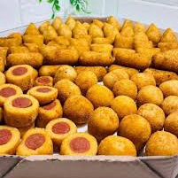 100 unidades de mnini salgados congelados, proprio para consumo proprio ou revenda.