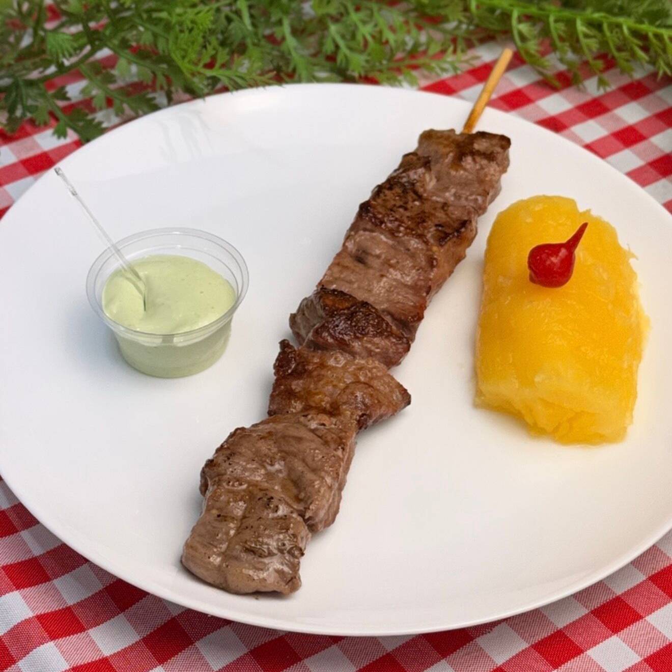 Espetinho de cupim com gordura entremeada que derrete na boca, o mais macio do churrasco.