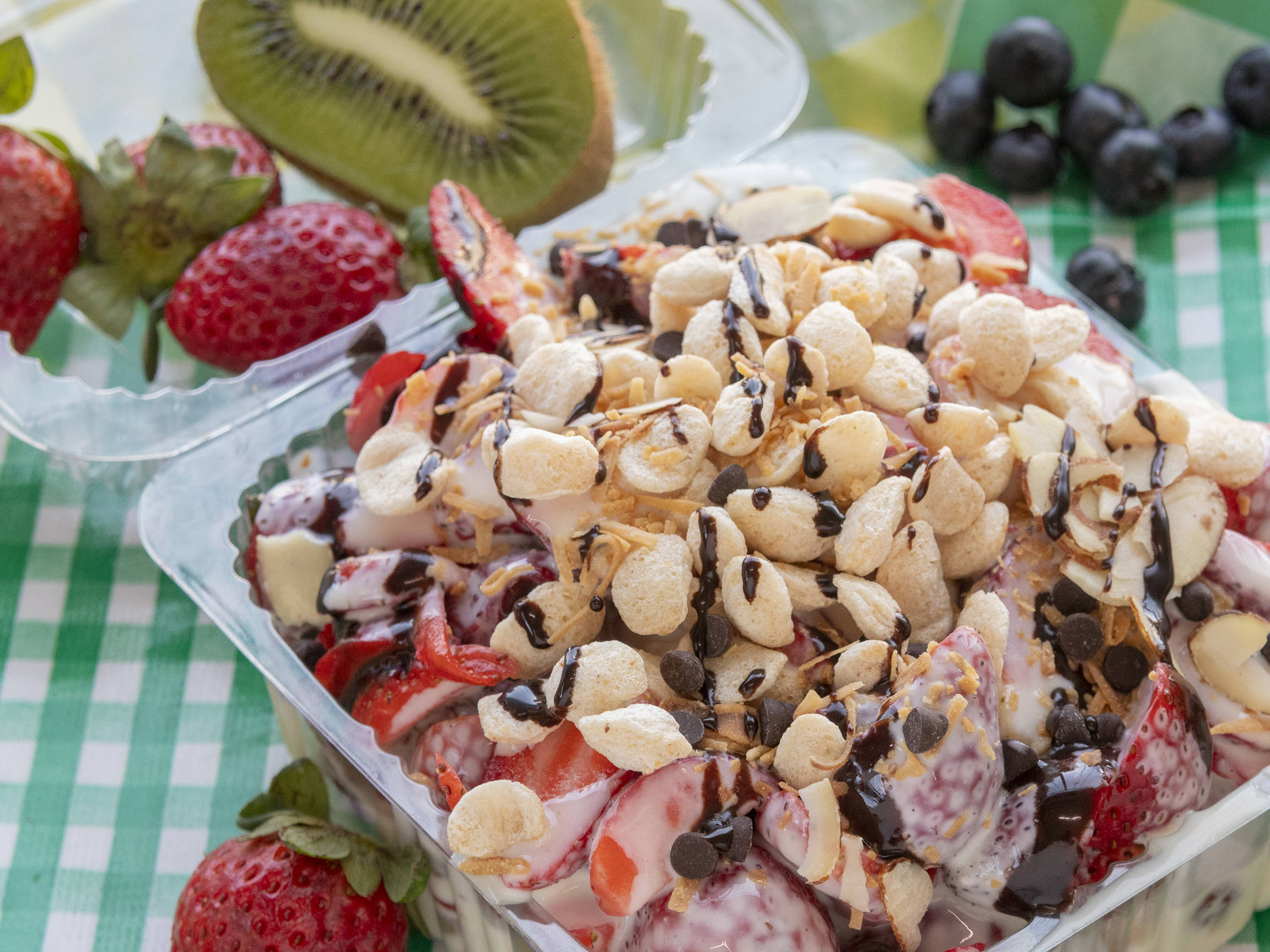 Fresas picadas con crema de bionico