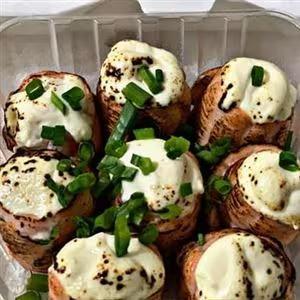 Laminas de salmão, arroz, cream cheese, crispe de alho poró