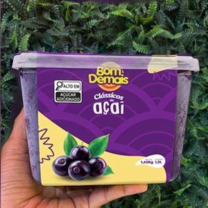 A porção perfeita para compartilhar! Desfrute do nosso açaí cremoso, feito com ingredientes de alta qualidade. Inclua quantos toppings quiser por um preço adicional. Serve até 4 pessoas (aprox. 1500ml)