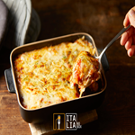 Lasanha recheada com presunto, muçarela e nosso maravilhoso molho vermelho. (Aprox. 500g)