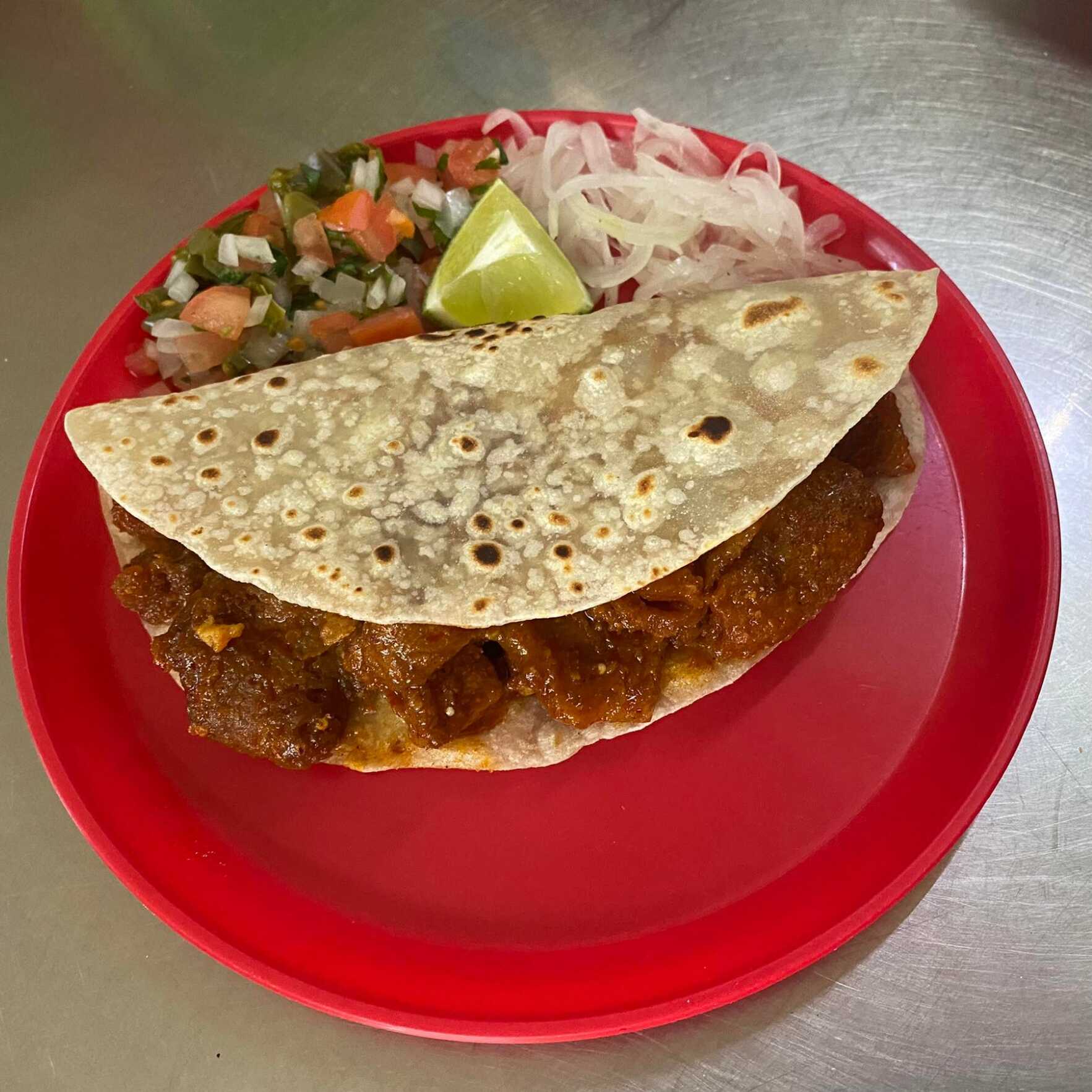 Chicharrón en Salsa Roja.