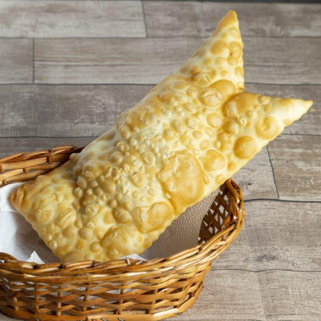 Queijo mussarela, calabresa e orégano.