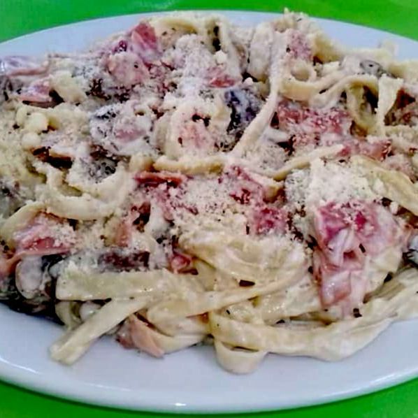 Pasta con Jamón y Champiñones.