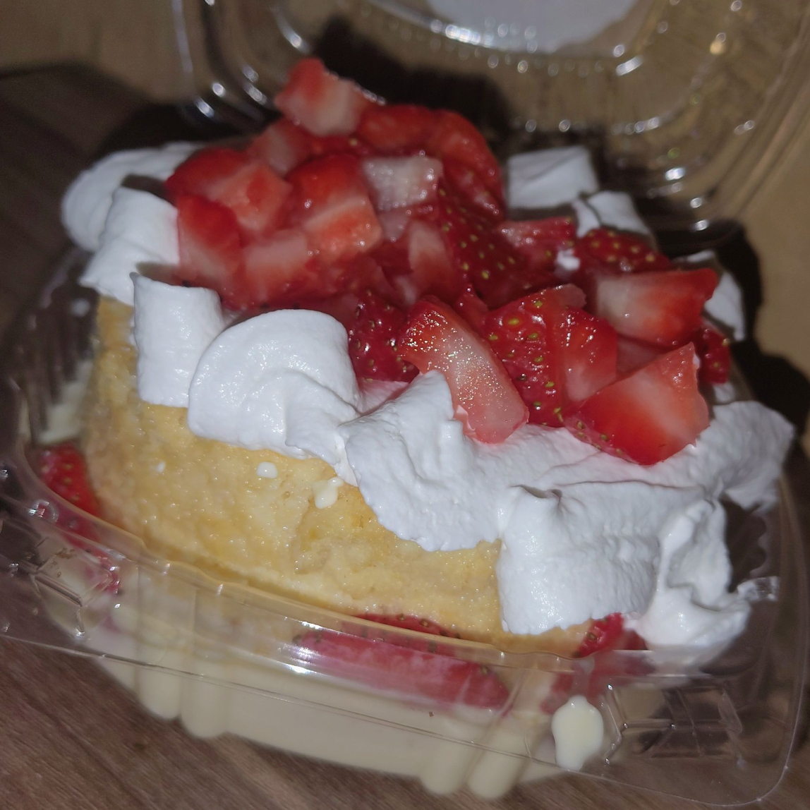 MOJADITO DE 3 LECHES PAN Y BETUN DE VAINILLA Y FRESA