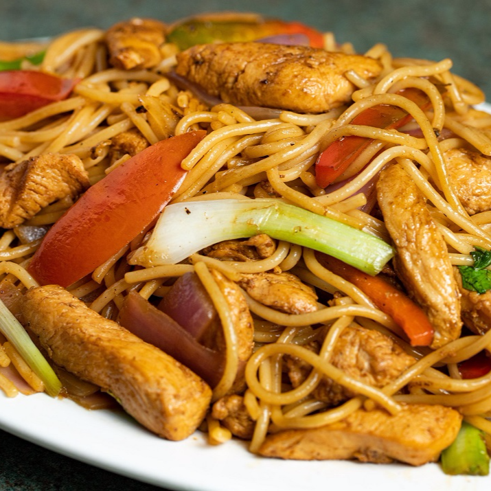 Tallarín Saltado de Pollo