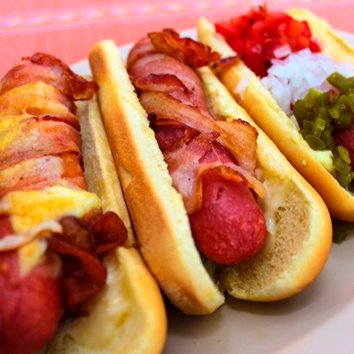 Ord. 3 dogos con tocino
