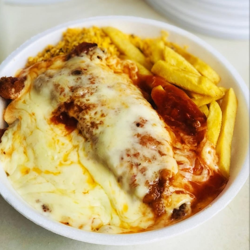 ARROZ,BATATA FRITA, FEIJÃO, FRANGO A PARMEGIANA