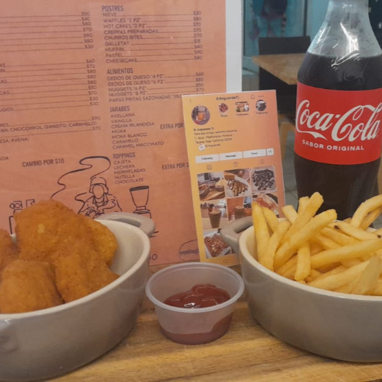 Nuggets de Pollo 8 Pz con Papas Fritas