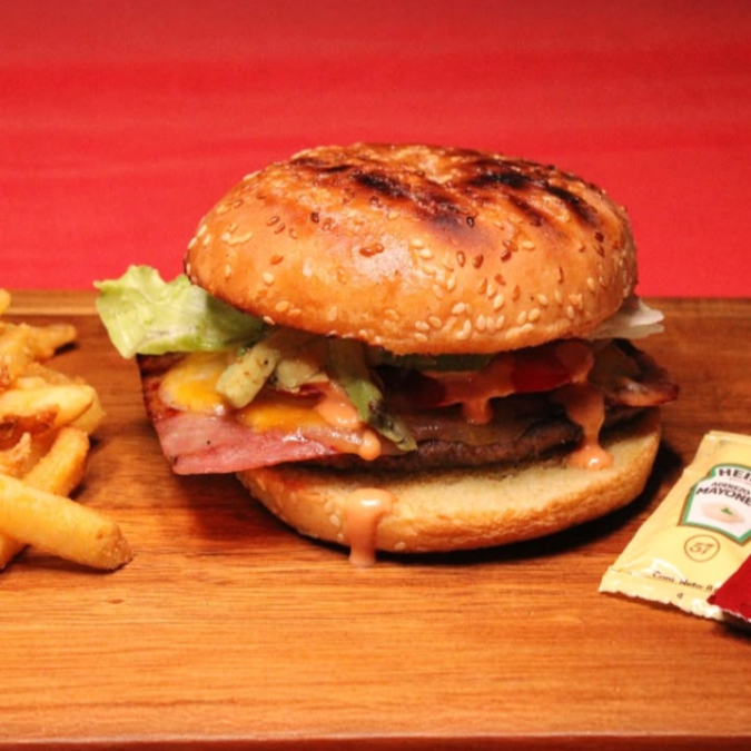 Hamburguesa Especial al Carbon con Papas