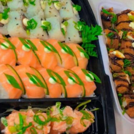 10 uramaki de salmão, 10 hossomaki de salmão, 10 niguiri de salmão, 04 jou de salmão, 15 hot holl
