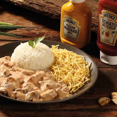Saboreie 250g (porção do item strogonoff) do clássico do Santo.
A combinação perfeita de tiras de carne macia e o nosso molho de Strogonoff com o toque de produtos Heinz, creme de leite e champignons.
Acompanha arroz branco, batata palha ou purê de batatas.
(Os ingredientes do strogonoff não podem ser alterados e/ou retirados.)