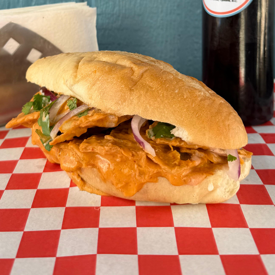 TORTA DE CHILAQUILES ESPECIAL (CREMA CHIPOTLE)