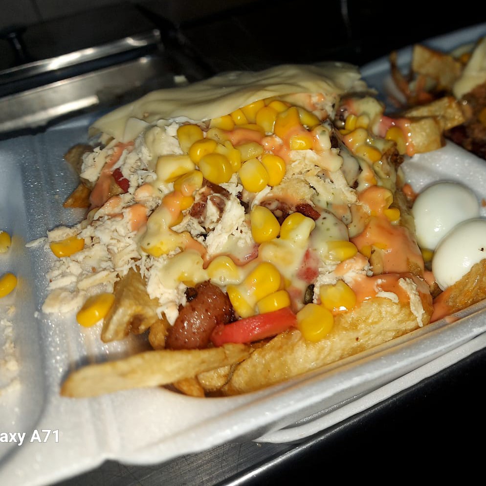 Salchipicada de pollo y maíz