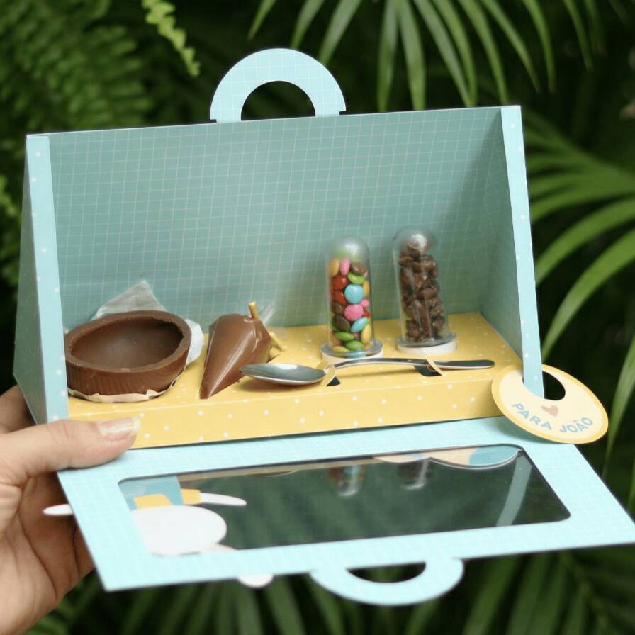 Kit contendo 1 casquinha de chocolate, 1 bisnaga para rechear o ovo e 2 tubetes com guloseimas. Fazendo essa compra você recebe um brinde especial <3