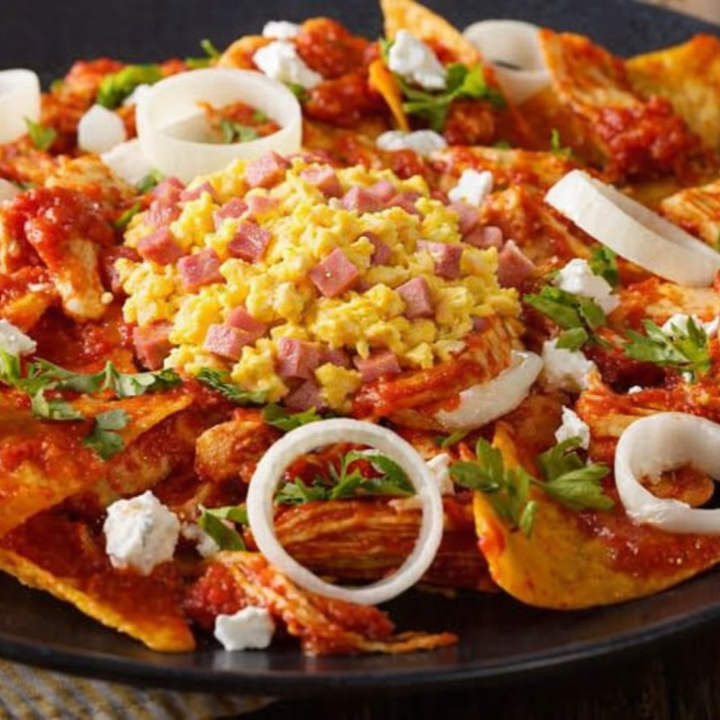 Chilaquiles Rojos Con Jamón
