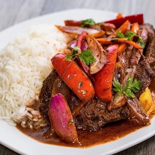 Lomo Saltado con Arroz Blanco