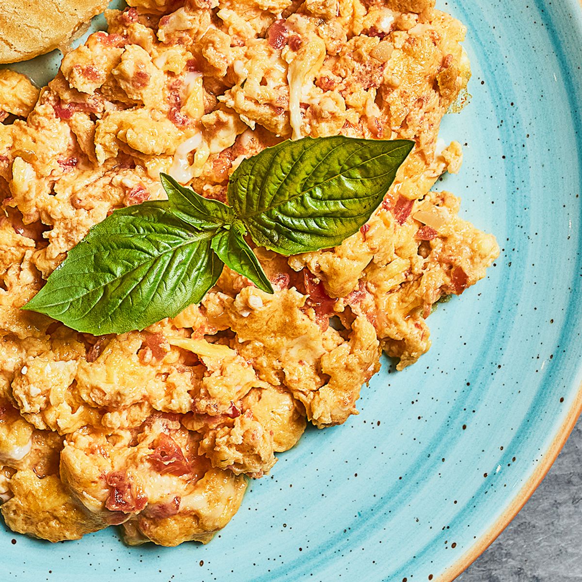 HUEVOS REVUELTOS