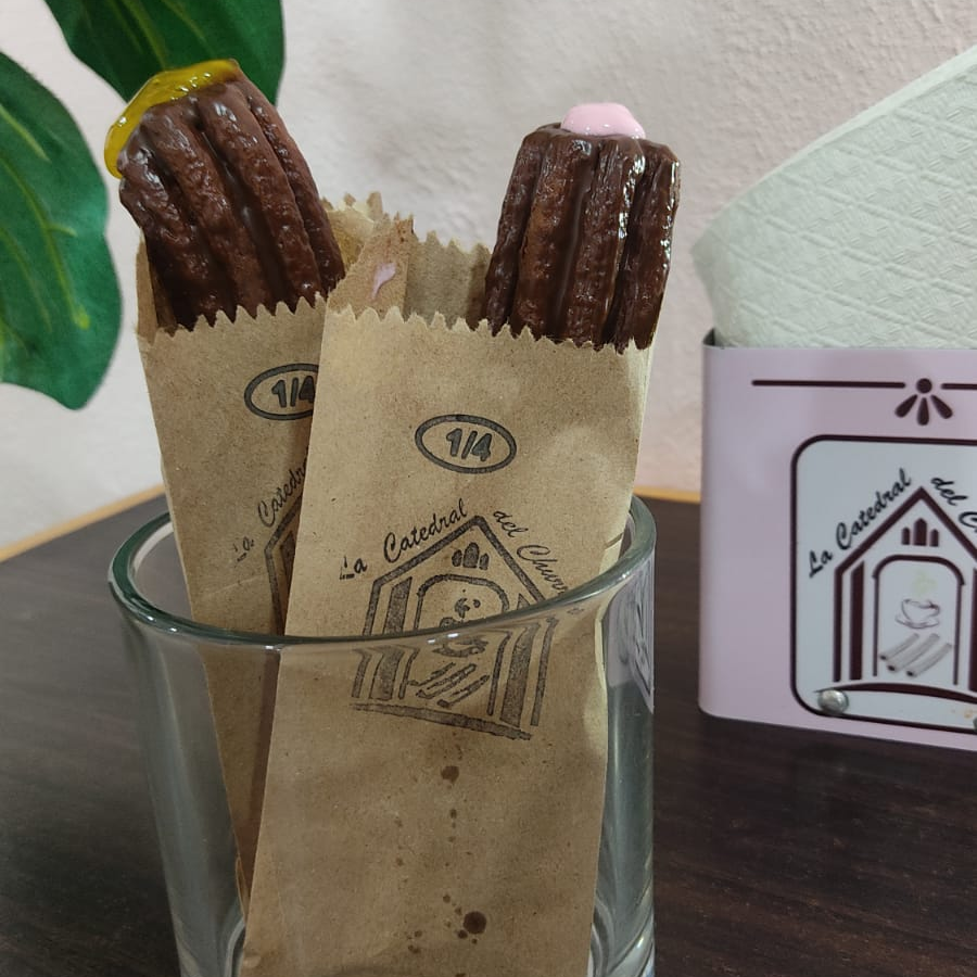 Churro Relleno cubierto de choco