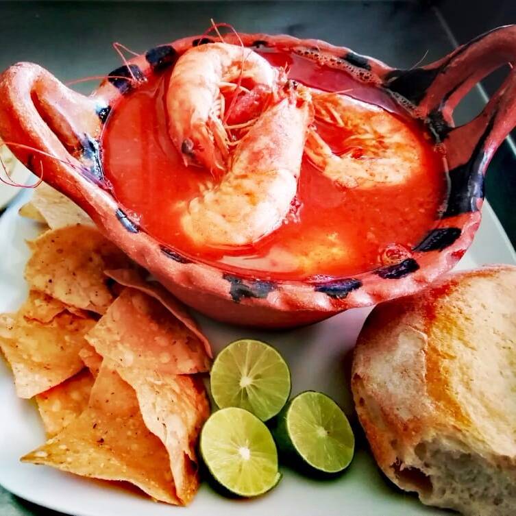 Cazuela de Caldo de Camarón