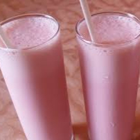 Leite, morango e açúcar