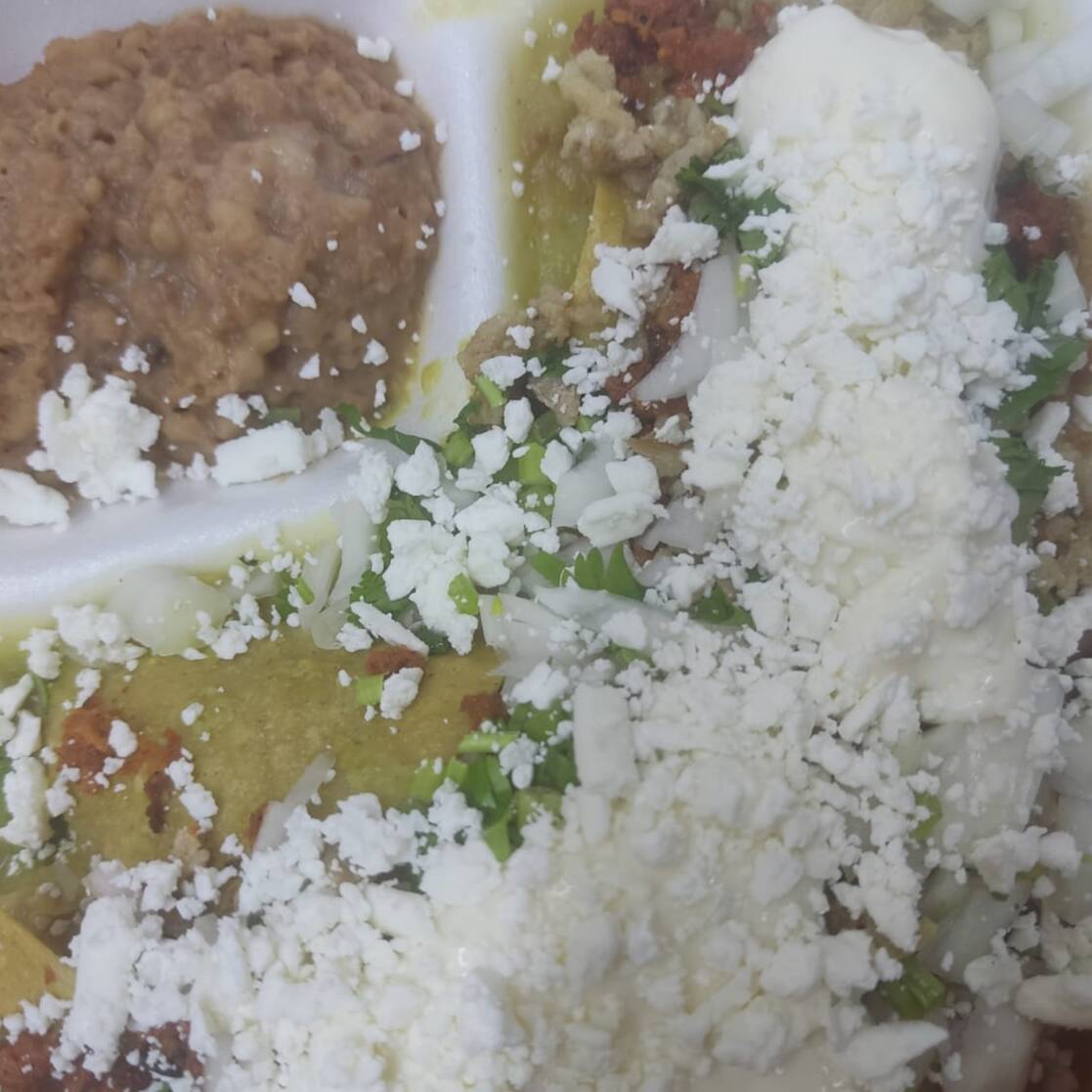 Chilaquiles Con Bistec ó longaniza